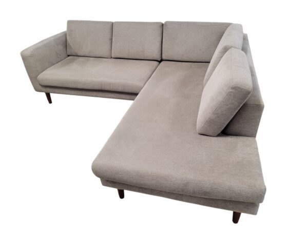 MCM L Sectional - Image 4
