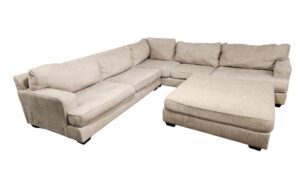 White Rawcliff 3pc Sectional with Ottoman