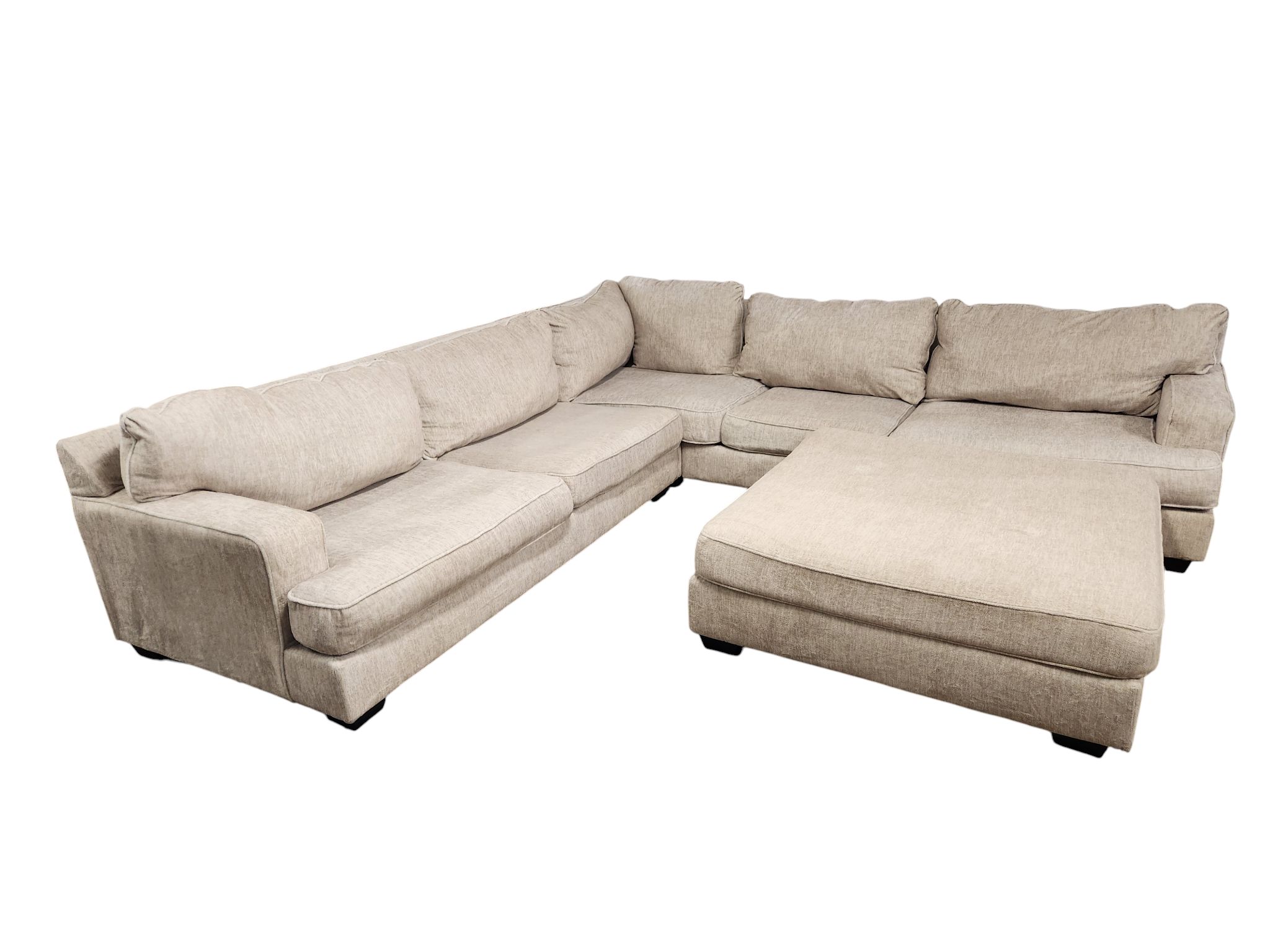 White Rawcliff 3pc Sectional with Ottoman