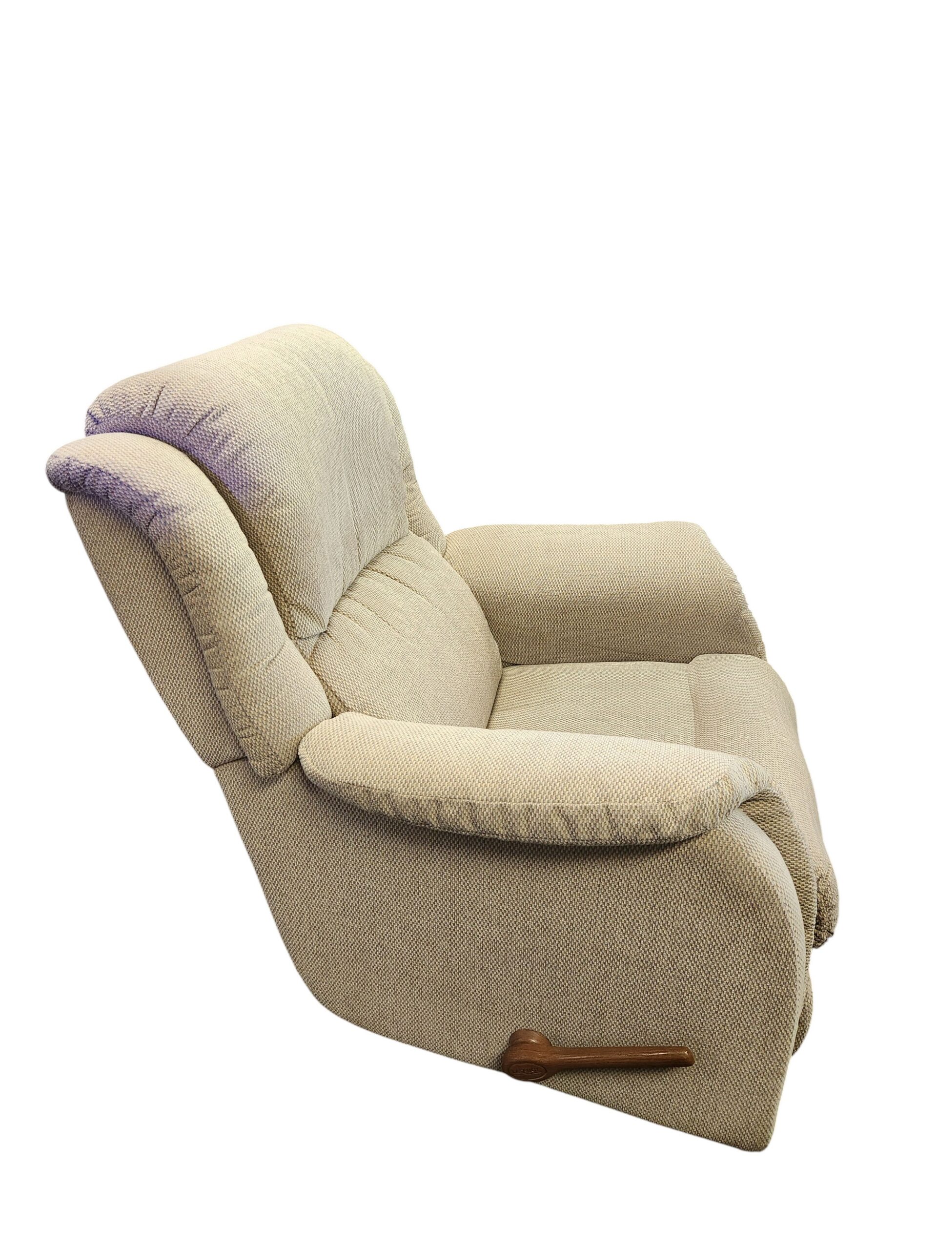 La-Z-Boy Manual Recliner Chair (Massage) - Image 7